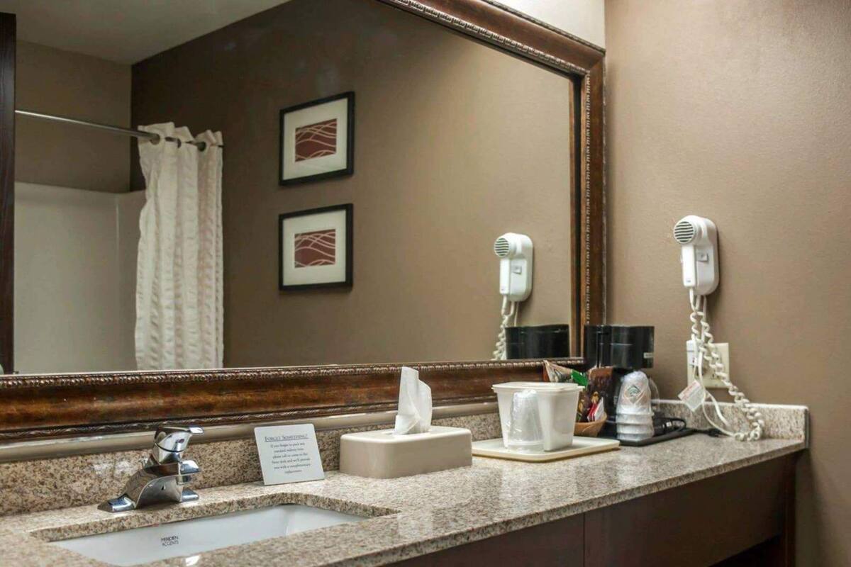 Bany | Combinació de dutxa i banyera i articles de tocador gratuïts