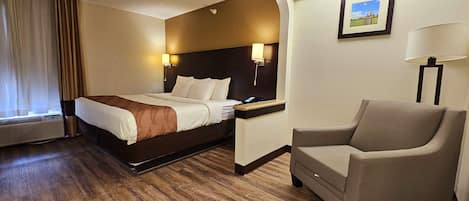Suite, 1 trĂšs grand lit, non-fumeurs (Accessible Tub) | Bureau, fer et planche Ă repasser, Wi-Fi gratuit, draps fournis