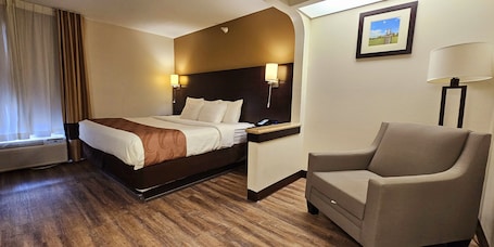 Suite, 1 King Bed, Non Smoking (Accessible Tub). Quality Inn & Suites near St. Louis and I-255