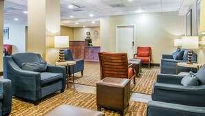 A hotel lobby with multiple seating areas, a reception desk, and a patterned carpet. - Comfort Inn Atlanta Downtown South (Atlanta)