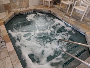 Indoor spa tub