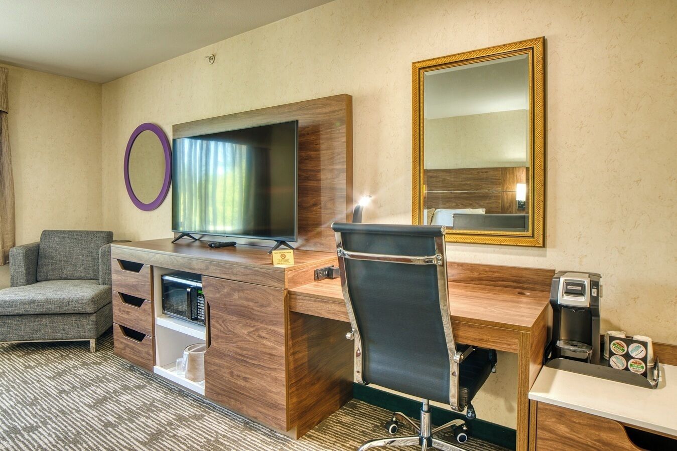 ทีวีจอแบน