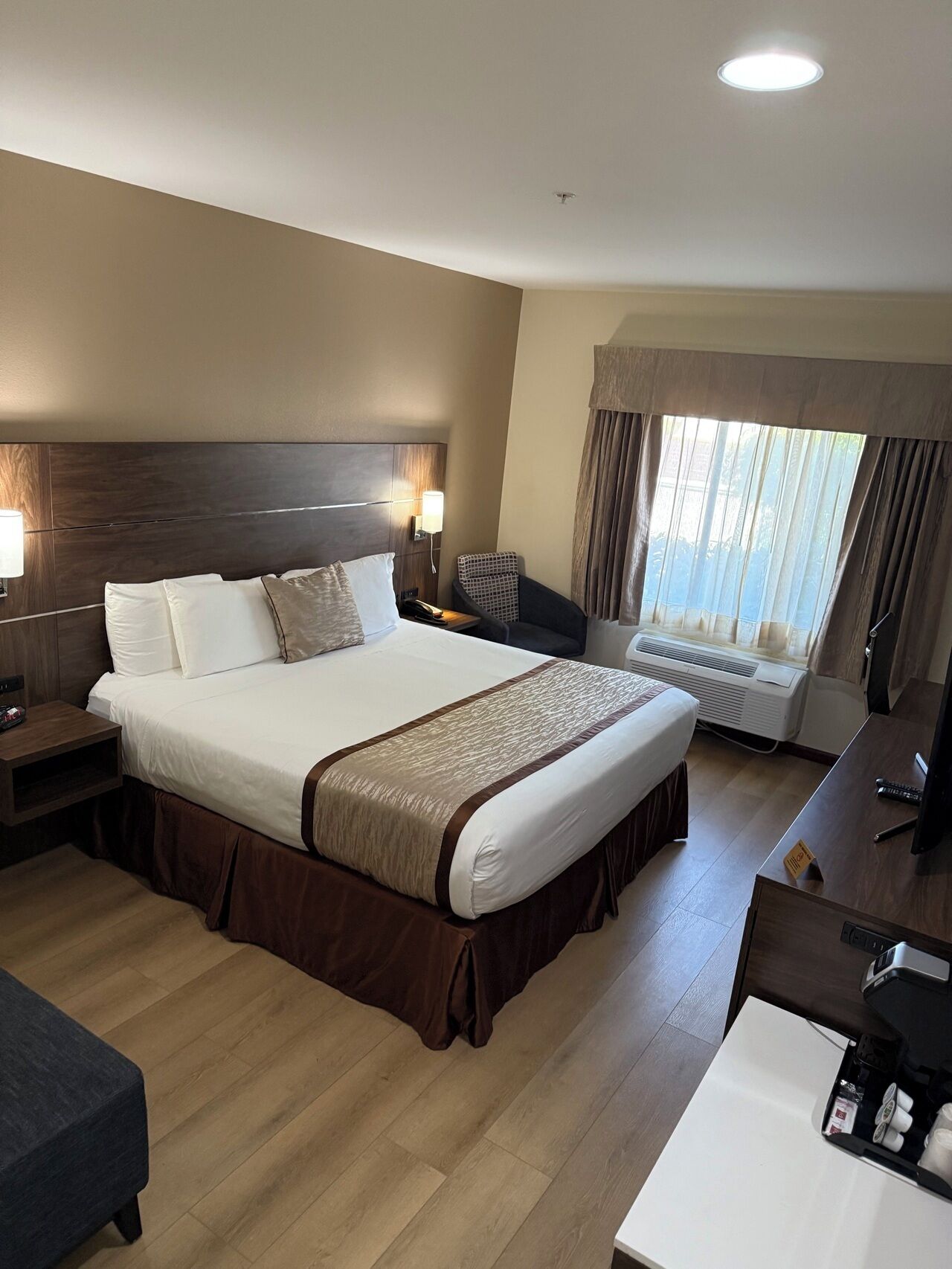 standard room, 1 king bed, accessible | premium bedding, desk, laptop workspace, blackout curtains