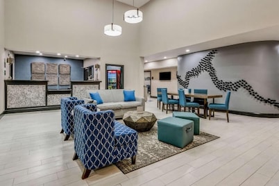 Clarion Pointe