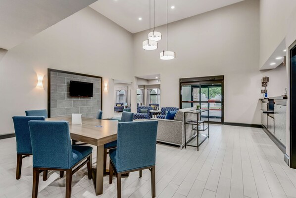 Lobby - Best Western Huntsville Inn & Suites (Huntsville)