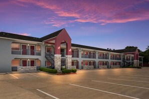 Exterior - Huntsville Inn & Suites (Huntsville)