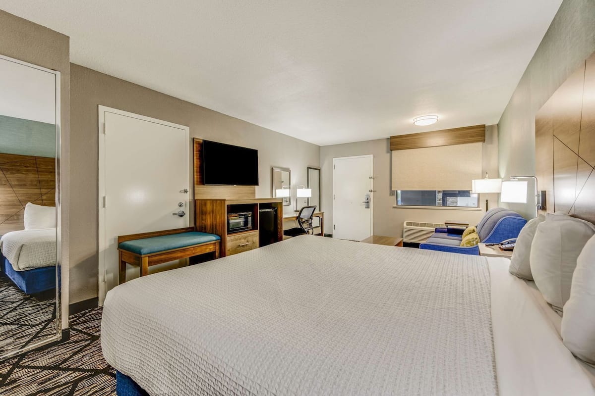 Ropa de cama de alta calidad y escritorio