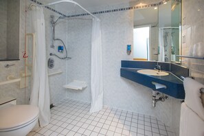 Standard Room, 1 Double Bed, Accessible (with Free Hot Breakfast) | Bathroom | Shower, eco-friendly toiletries, hair dryer, towels - Holiday Inn Express Manchester - Salford Quays by IHG (Salford)