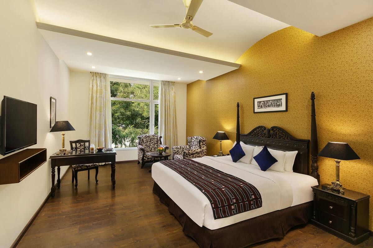 Phòng Deluxe, 1 giường cỡ king (Super) | Minibar, két bảo mật tại phòng, bàn, màn/rèm cản sáng 