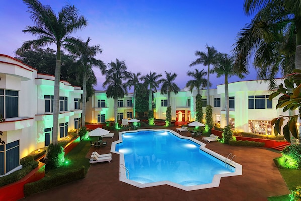 Outdoor pool, pool umbrellas