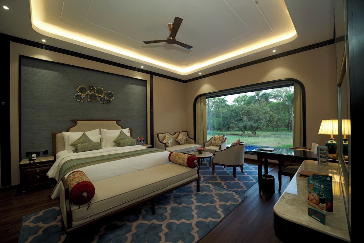 Suite, 1 King Bed (Anantara) | Minibar, in-room safe, desk, blackout drapes