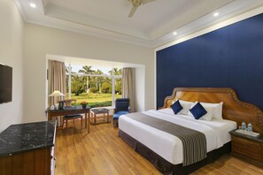 Deluxe Room, 1 King Bed | Minibar, in-room safe, desk, blackout curtains - Ramada by Wyndham Khajuraho (Rajnagar)