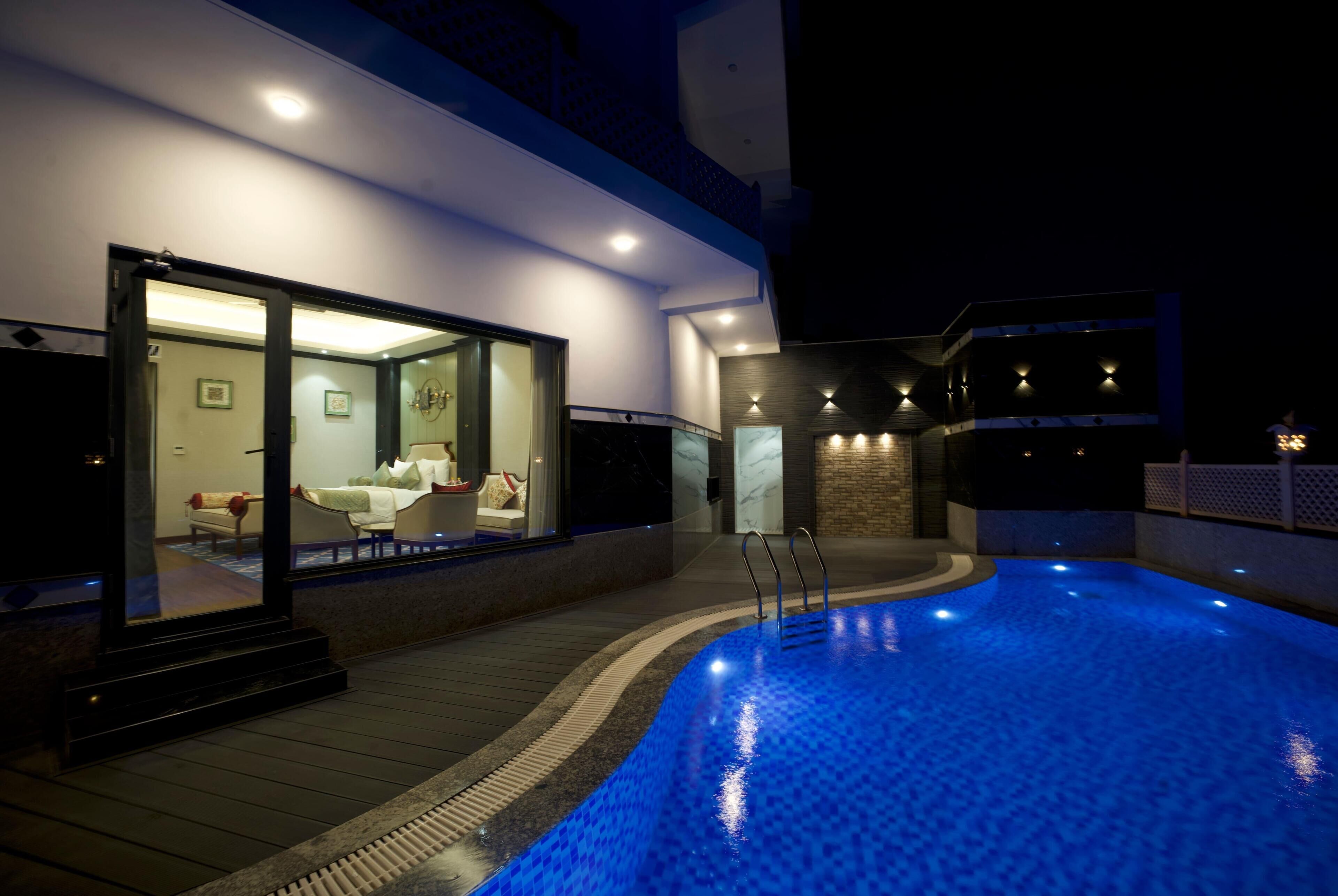 ห้องรอยัลสวีท, เตียงคิงไซส์ 1 เตียง | มินิบาร์, ตู้นิรภัยในห้องพัก, โต๊ะทำงาน, ผ้าม่านกันแสง