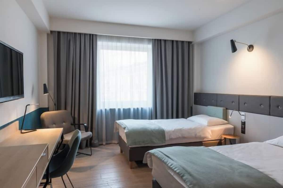 1 bedroom, premium bedding, in-room safe, desk