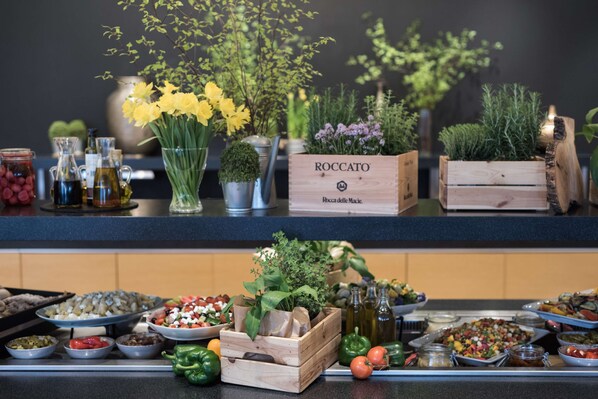 Breakfast, lunch, dinner served; Mediterranean cuisine