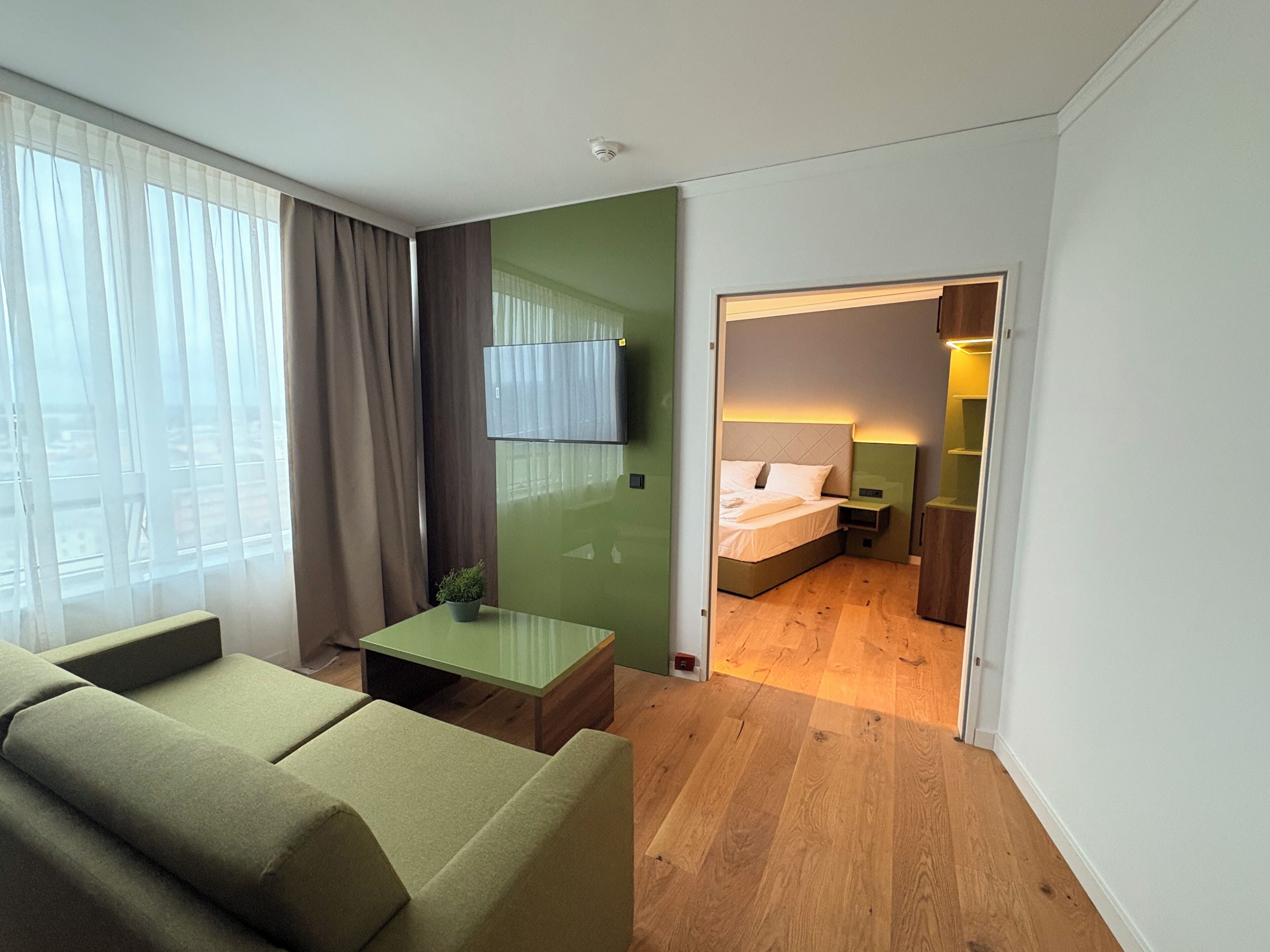 Suite, 1 Bedroom | 1 bedroom, hypo-allergenic bedding available, minibar, desk