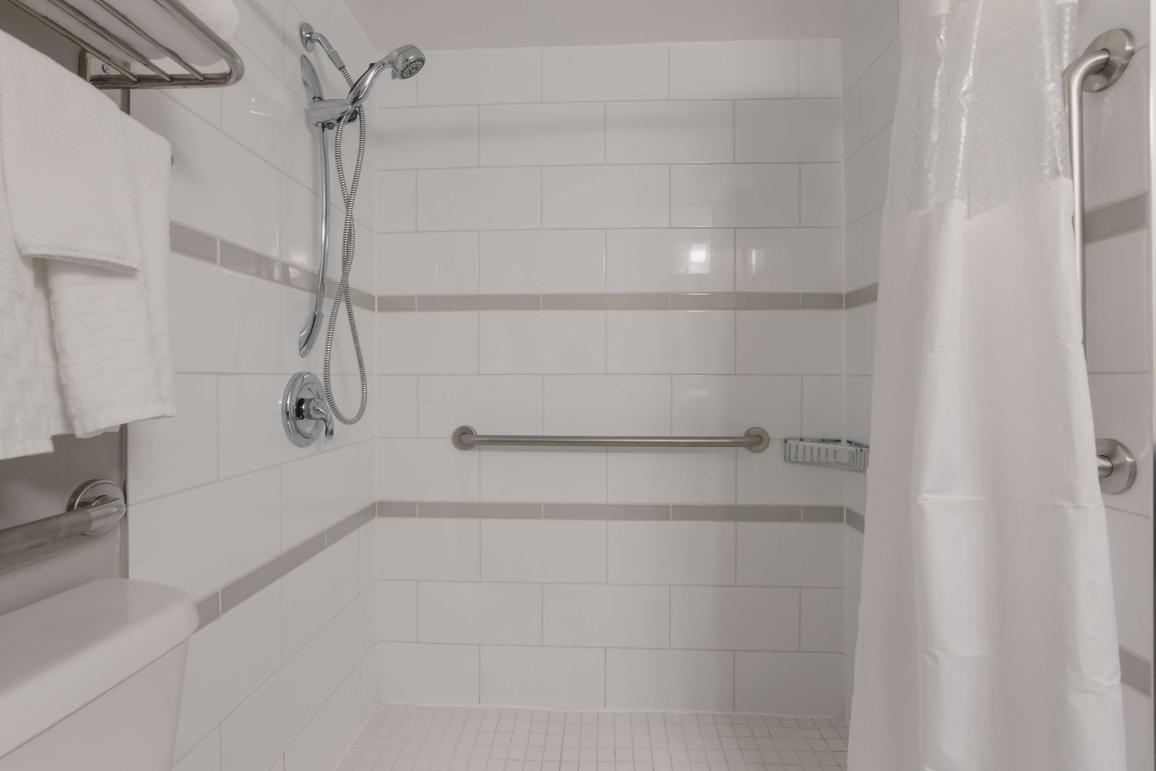 combined shower/bathtub, eco-friendly toiletries, hair dryer, towels