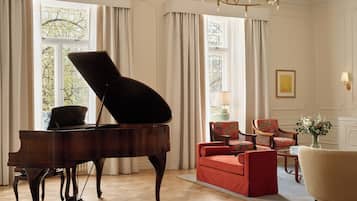 Premium bedding, down duvets, minibar, in-room safe