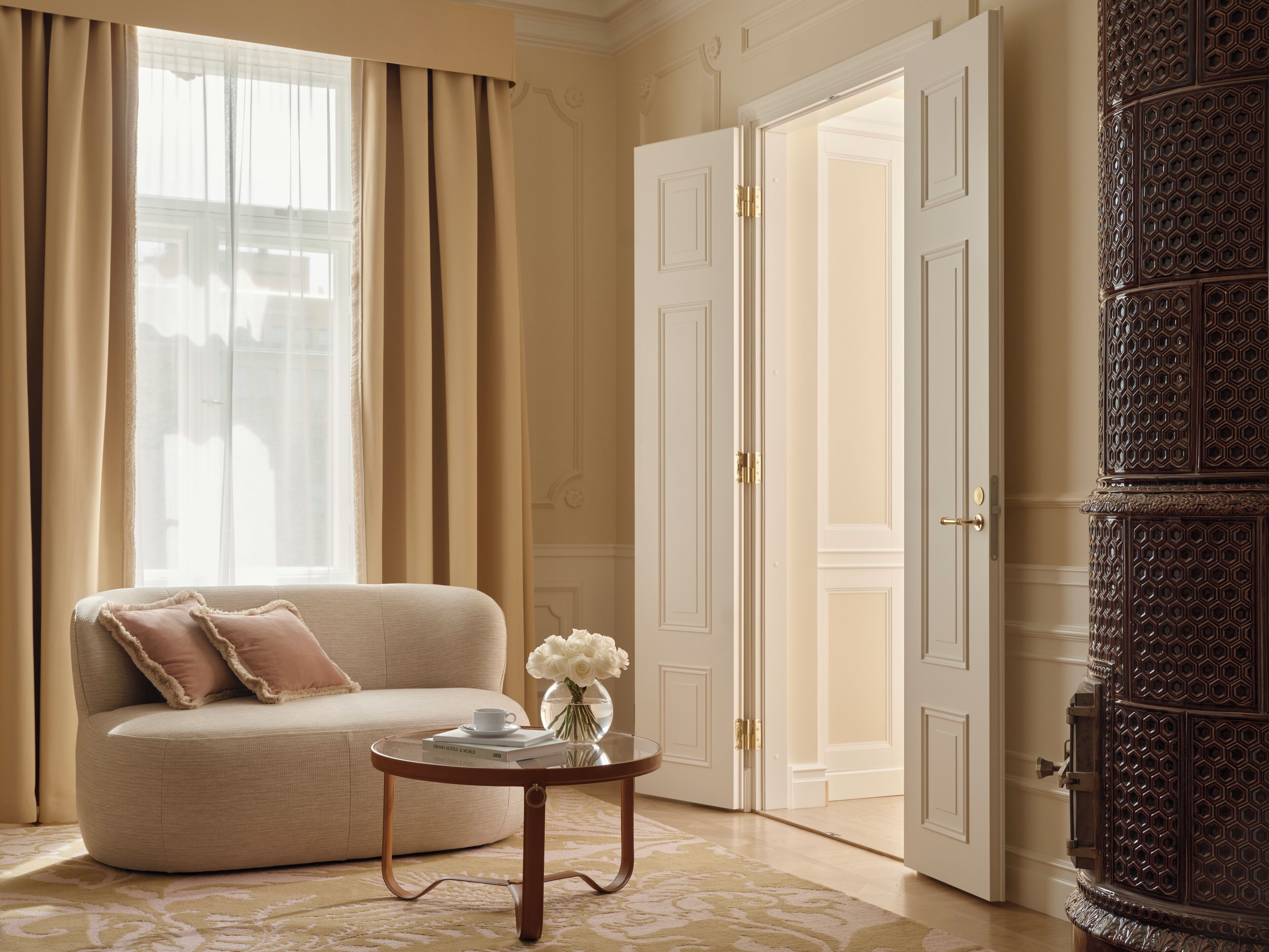 Executive Suite, 1 Bedroom | Living area | 52-inch Smart TV with digital channels, heated floors