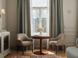 Executive-rum - 1 kingsize-säng - utsikt mot parken | Sängtillbehör av högsta kvalitet, duntäcken och minibar