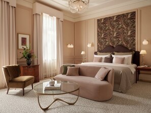 Suite (Mannerheim) | Seprai premium, selimut bulu angsa, minibar, dan brankas