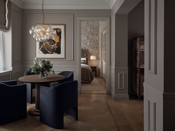 Suite (Courtyard | Twin) | Living area