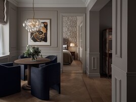 Suite (Courtyard | Twin) | Living area | 52-inch Smart TV with digital channels, heated floors