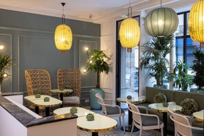 Dagelijks uitgebreid ontbijt (EUR 20 per persoon)