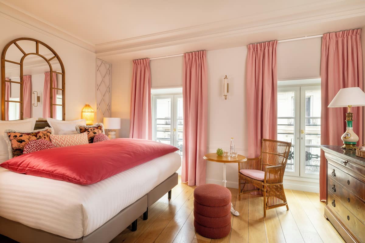 In-room safe, soundproofing, WiFi (free), bed sheets