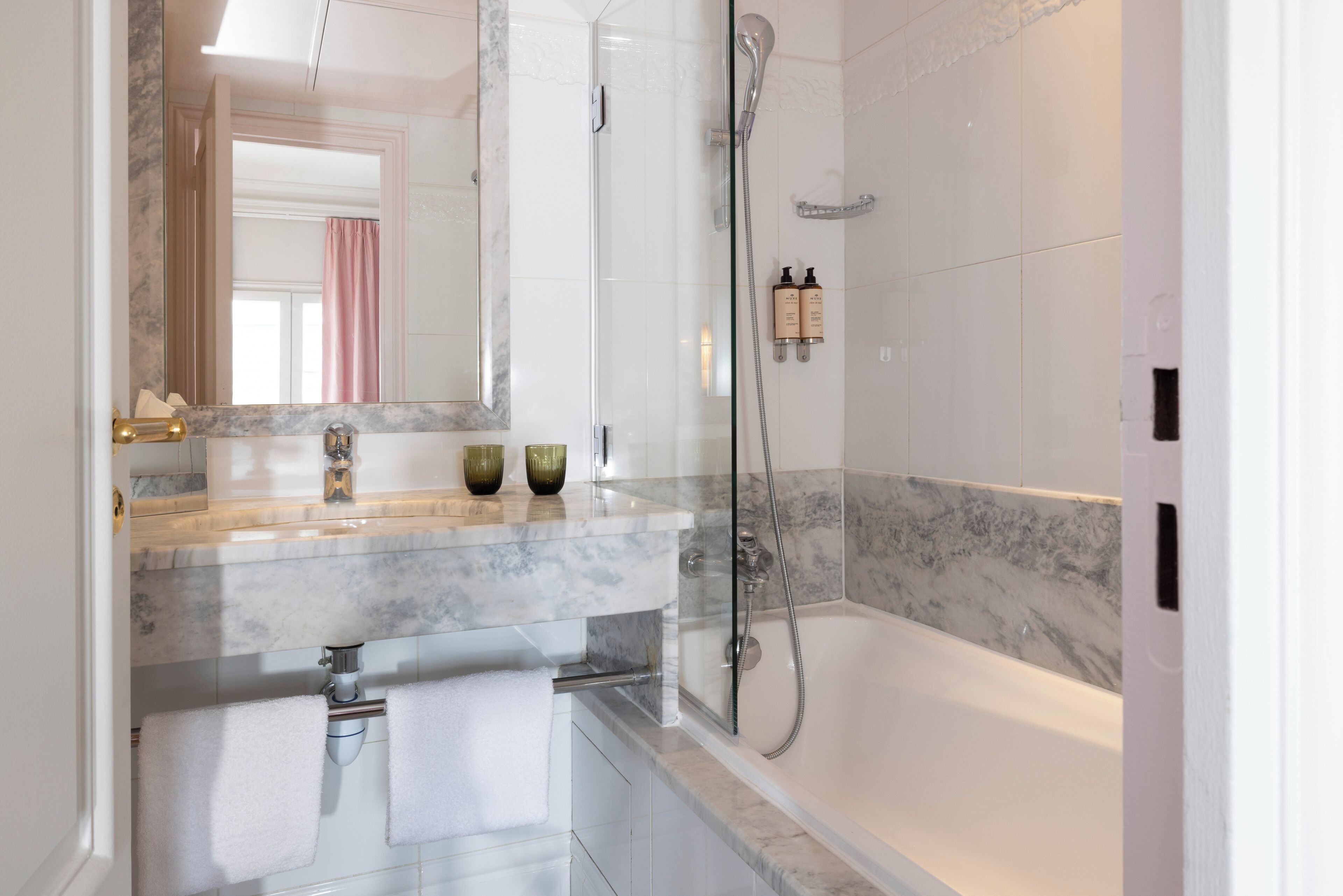 Superior Room, balcony & Spa Access | Bathroom | Bathtub, hair dryer, towels
