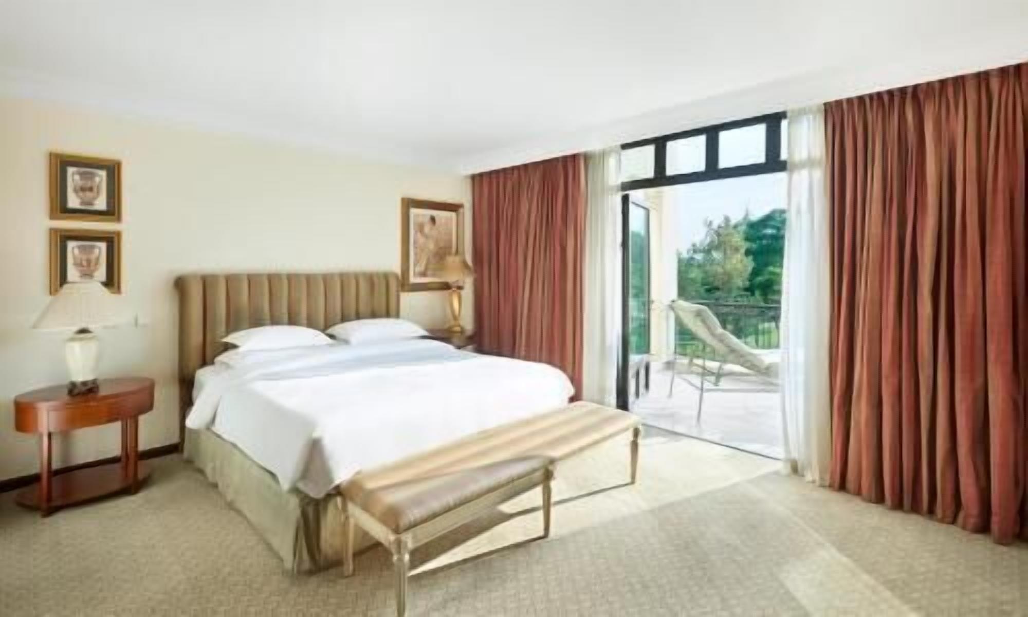 Premium bedding, in-room safe, desk, blackout curtains