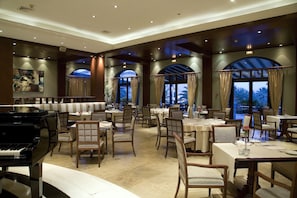 2 restaurants, breakfast served