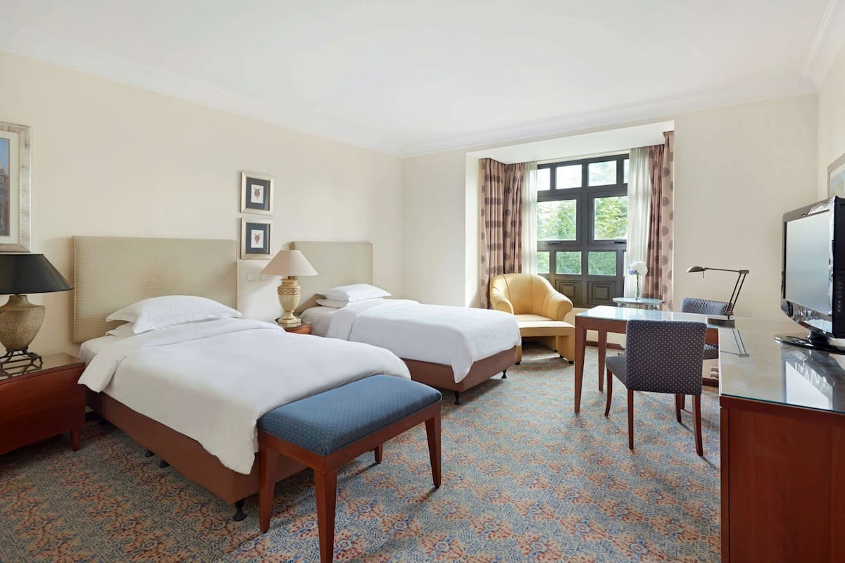 Premium bedding, in-room safe, desk, blackout curtains