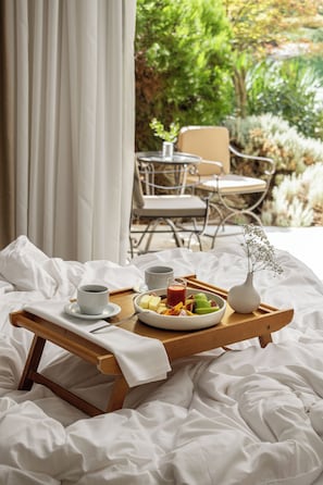 Regency, Suite, 1 King Bed | Garden view
