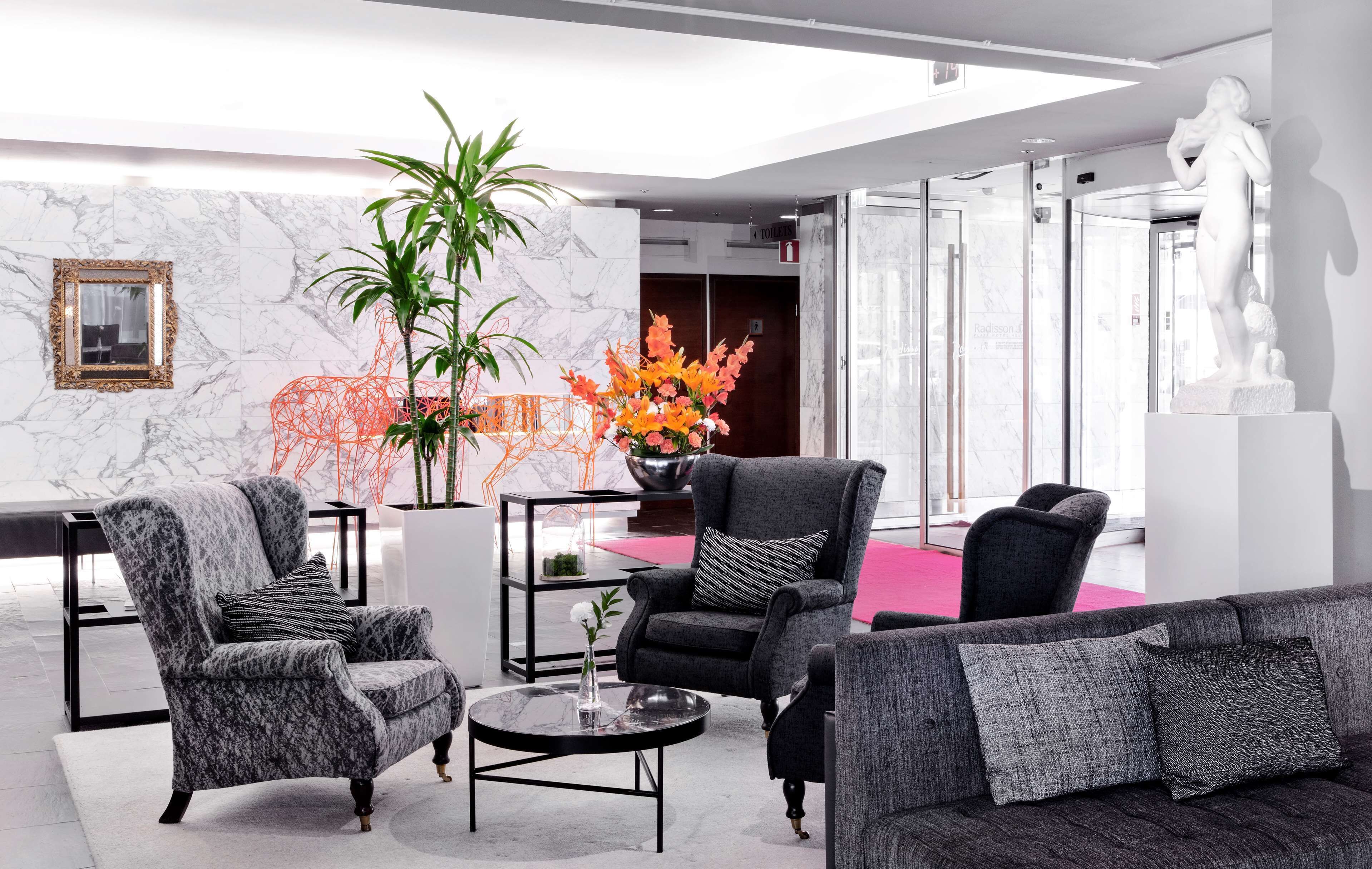 Serve almoço e jantar 