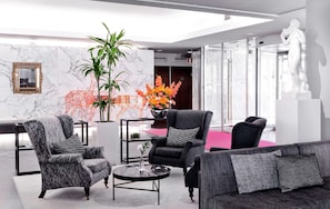 Serves lunch and dinner - Radisson Blu Plaza Hotel, Helsinki (Helsinki)