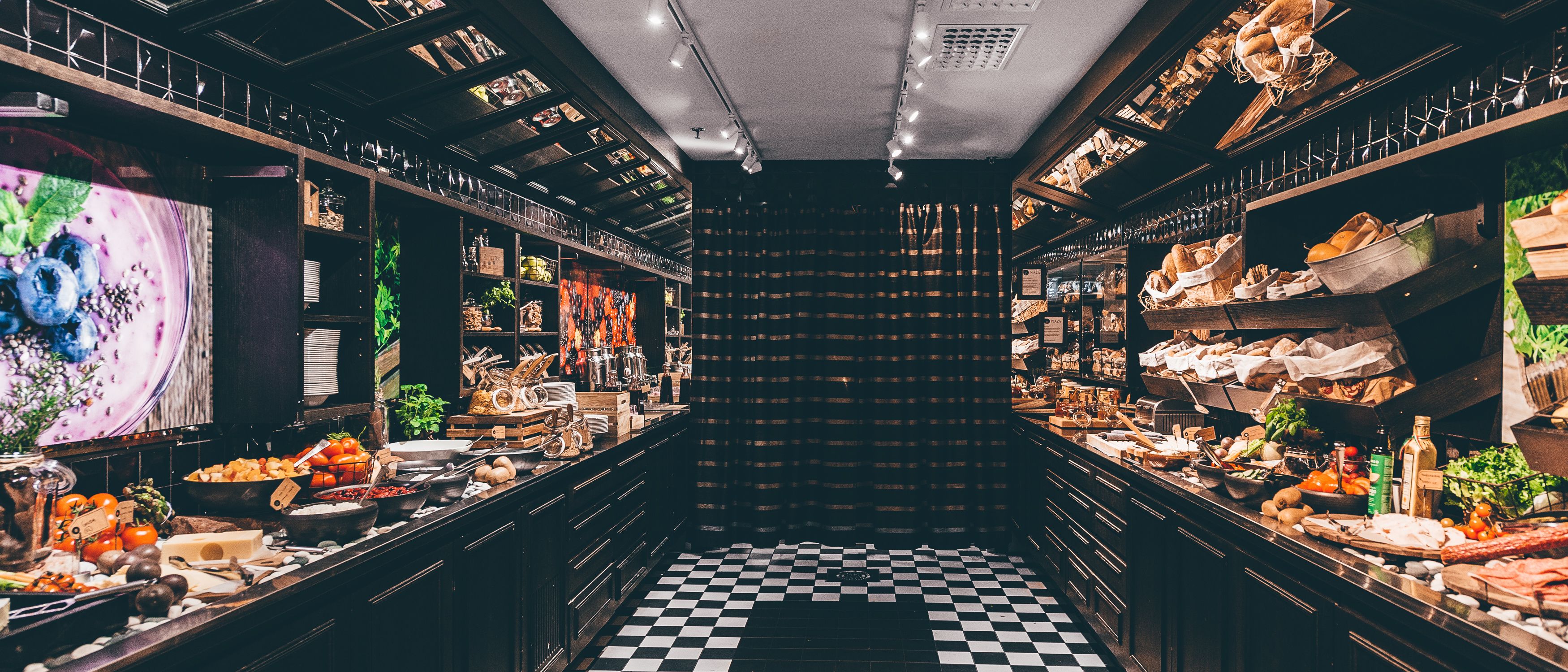 Daily to-go breakfast (EUR 28 per person)