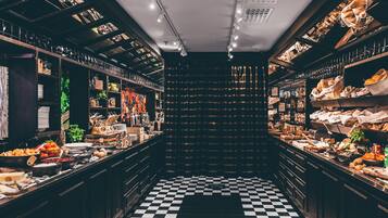 Café da manhã para viagem diário (EUR 28 por pessoa)