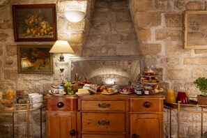 Daily continental breakfast for a fee - Hôtel Le Saint-Grégoire (Paris)
