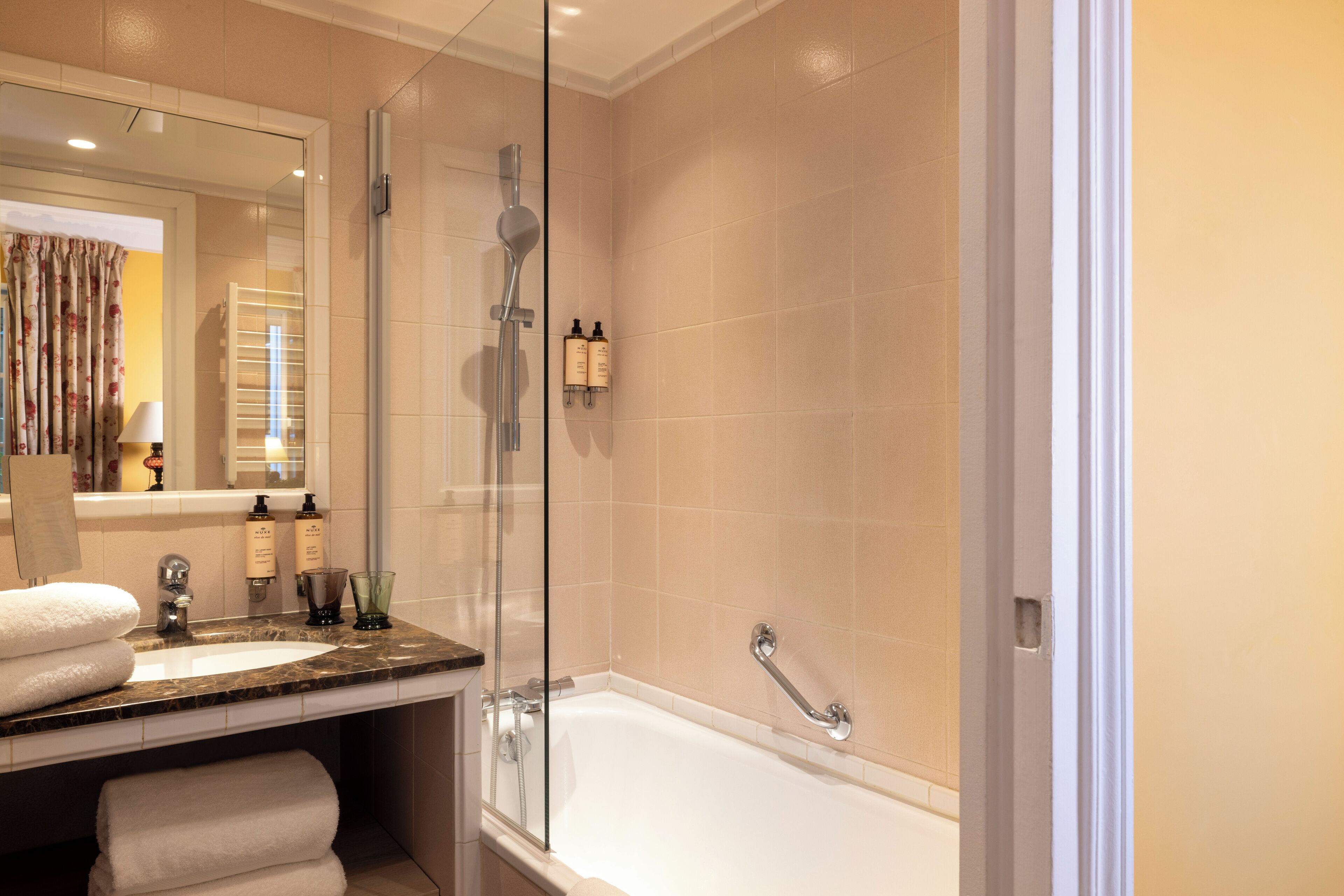 shower, free toiletries, hair dryer, towels