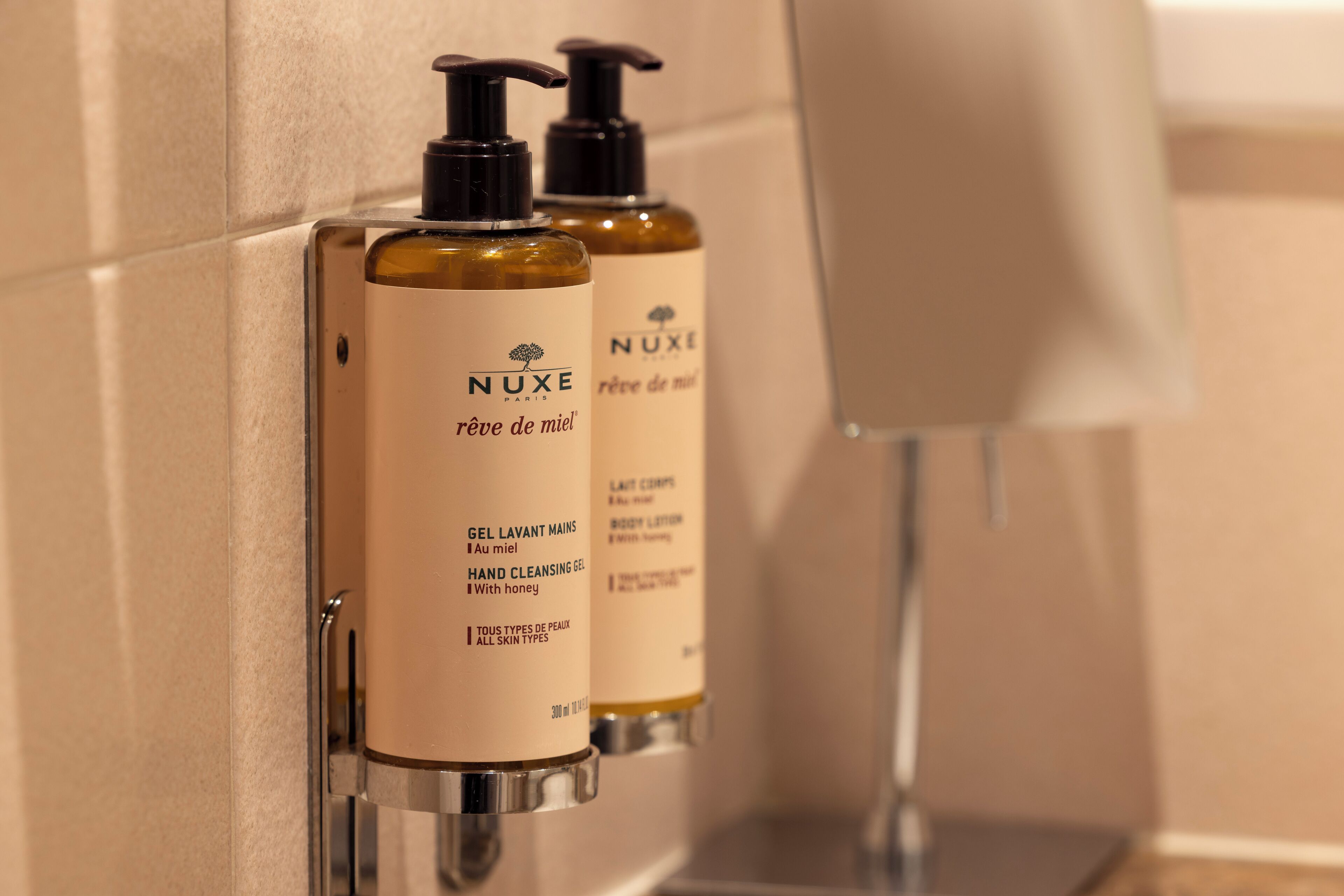 classic double room | bathroom | shower, free toiletries, hair dryer, towels