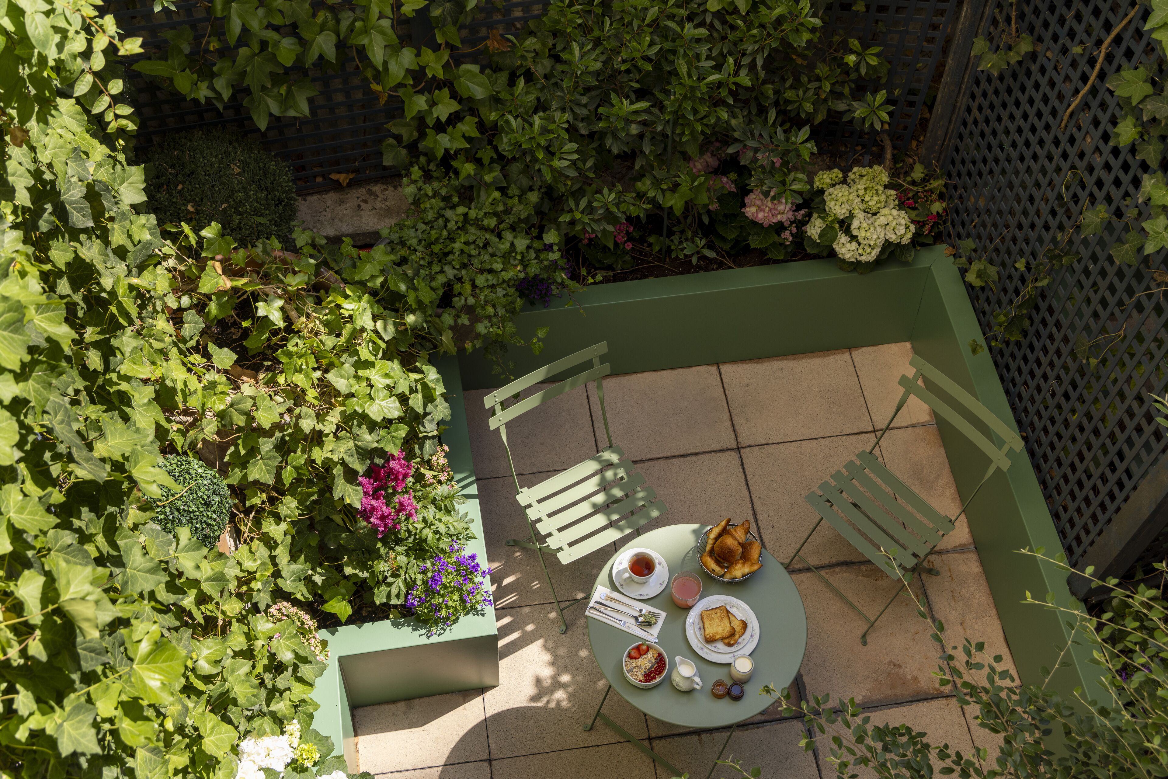 double room with terrace | in-room dining