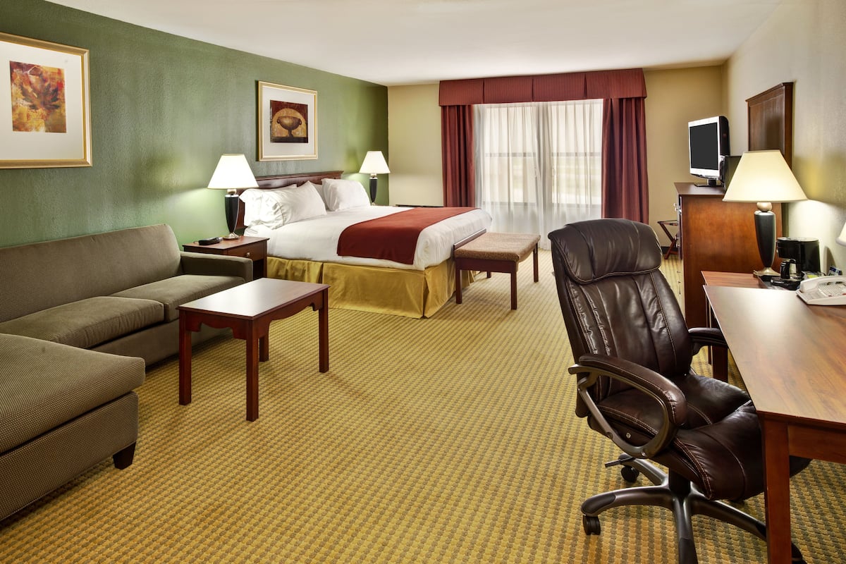 Suite, 1 trĂšs grand lit (Communications, Mobility) | Lit avec matelas Ă plateau-coussin, coffre-fort, bureau