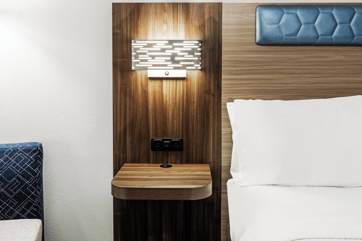 Pillowtop beds, in-room safe, desk, laptop workspace
