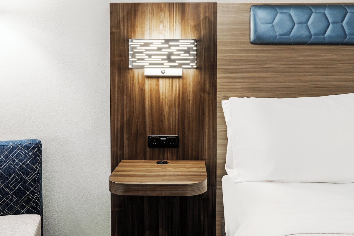 Pillowtop-Betten, Zimmersafe, Schreibtisch