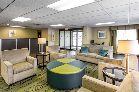 Lobby. Quality Inn Fitzgerald