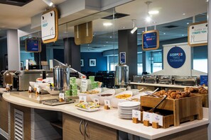 Desayuno buffet incluido todos los días 