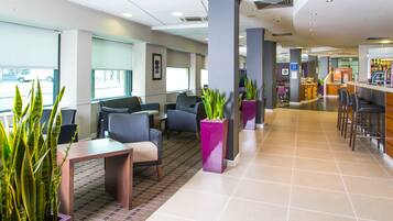 Bar-salon dans le hall