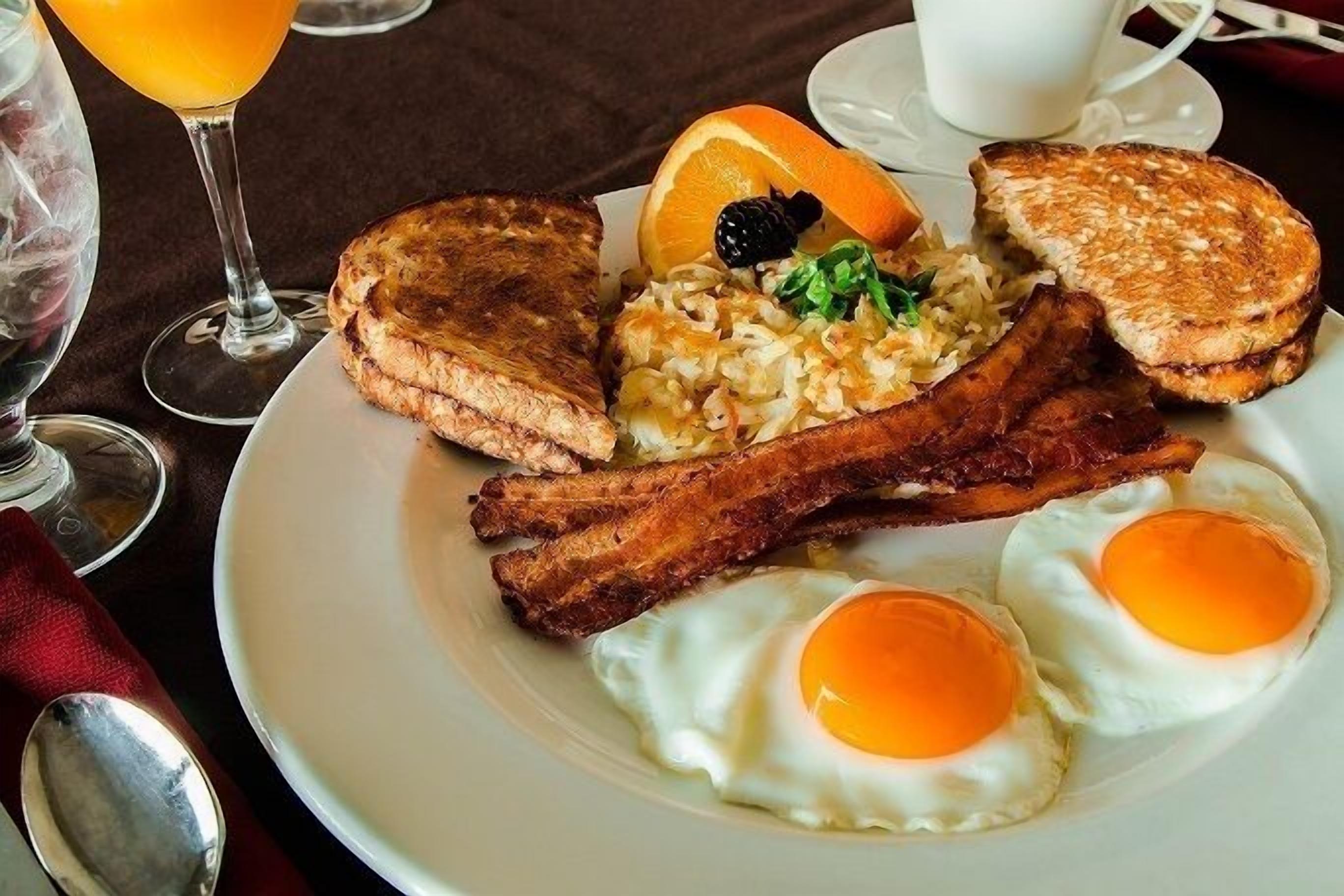 daily cooked-to-order breakfast for a fee