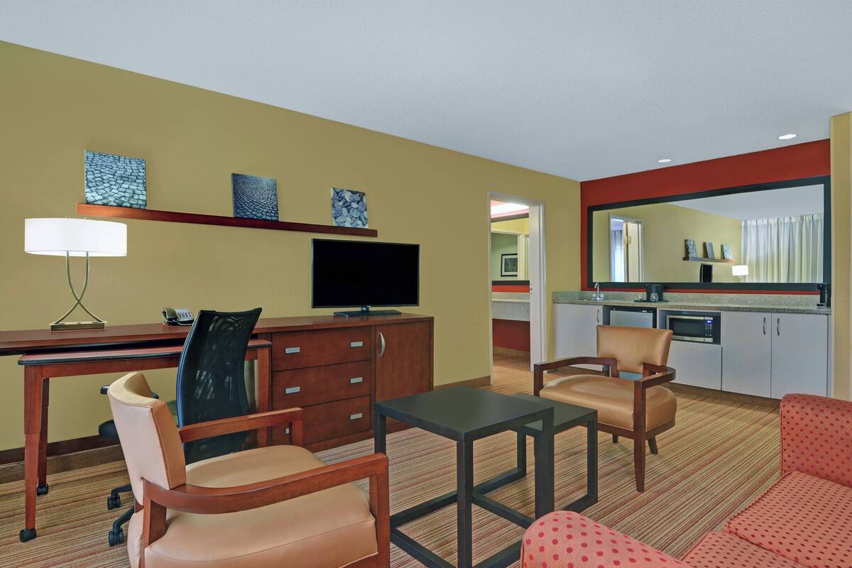 32-inch flat-screen tv with digital channels, tv, netflix